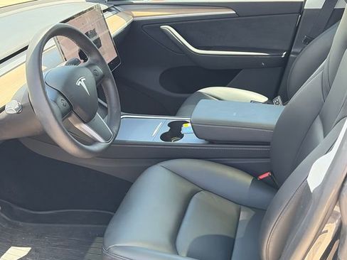 Used 2024 Tesla Model Y Long Range AWD/4WD image 18