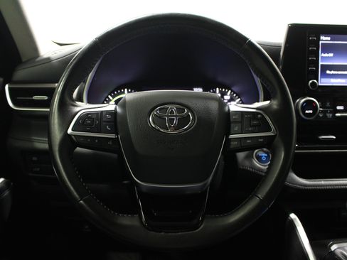 Used 2020 Toyota Highlander XLE AWD/4WD image 9
