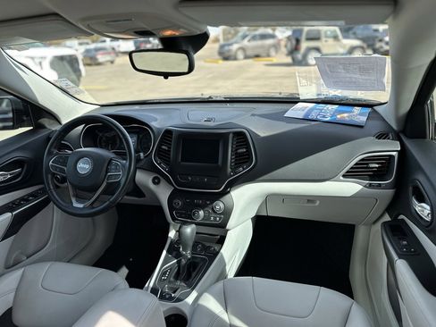 Used 2021 Jeep Cherokee Latitude Plus image 16