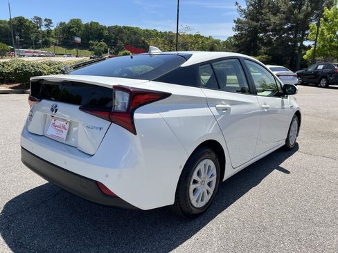 Used 2020 Toyota Prius LE image 17