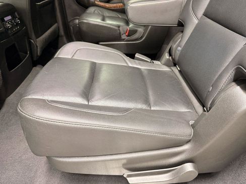 Used 2019 Chevrolet Suburban Premier AWD/4WD image 30