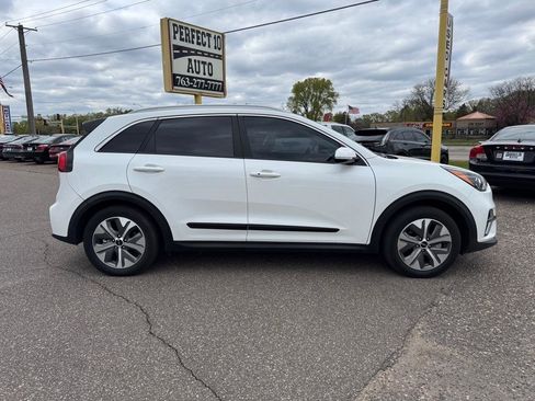 Used 2022 Kia Niro EX Premium FWD image 3