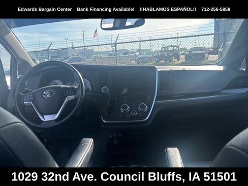 Used 2015 Toyota Sienna SE FWD image 19