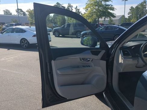 Used 2021 Volvo XC90 T5 Momentum w/ Protection Package Premier FWD image 20