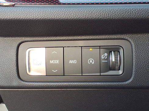 Used 2026 Chevrolet Traverse Z71 w/ LPO, Floor Liner Package AWD/4WD image 11