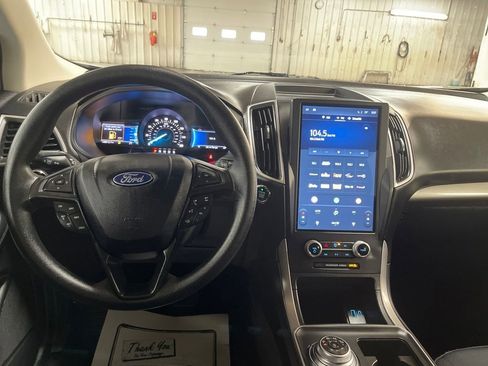 Used 2022 Ford Edge SE w/ Black Appearance Package image 13