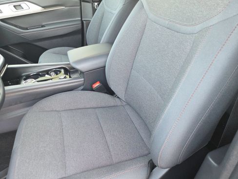 Used 2025 Ford Explorer Active AWD/4WD image 19