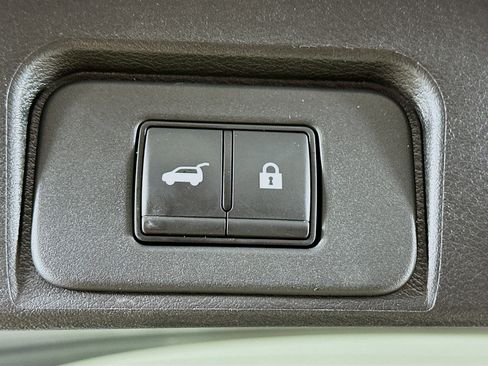 Used 2025 Nissan Rogue SV image 28