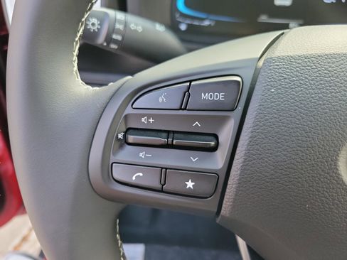 Used 2025 Hyundai Venue Limited FWD image 15