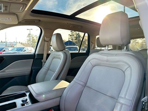Used 2022 Lincoln Aviator Reserve w/ Elements Package Plus image 8