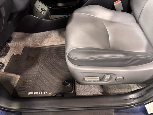 Used 2015 Toyota Prius One image 11