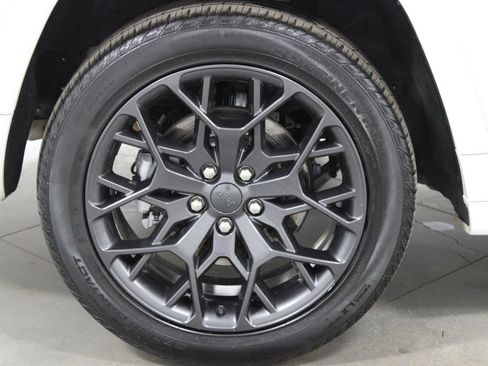 Used 2024 Jeep Grand Cherokee Summit AWD/4WD image 17