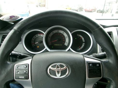 Used 2013 Toyota Tacoma PreRunner image 19