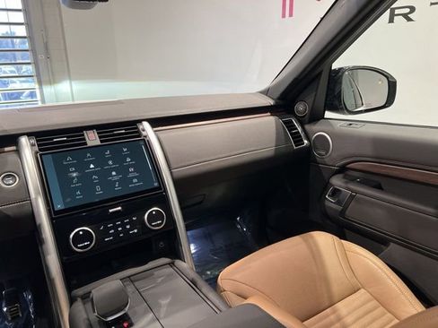 Used 2024 Land Rover Discovery Dynamic SE image 32