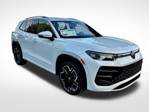 New 2026 Volkswagen Tiguan SEL R-Line image 3