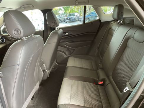 Used 2025 Chevrolet Trax LT w/ LT Convenience Package image 21