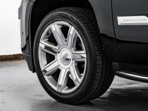 Used 2018 Cadillac Escalade Luxury image 20