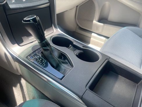 Used 2016 Toyota Camry LE FWD image 12
