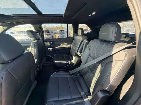New 2026 Buick Enclave Avenir w/ Super Cruise Package FWD image 19