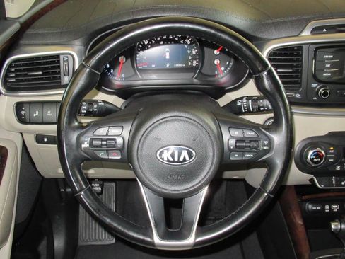 Used 2016 Kia Sorento EX w/ EX Premium Package image 12