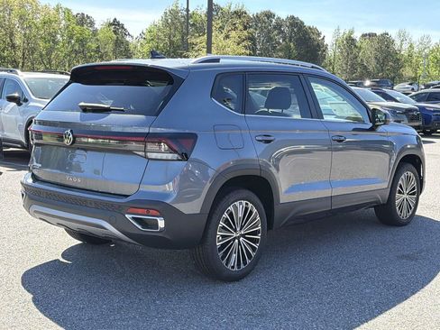 New 2026 Volkswagen Taos SE FWD image 5
