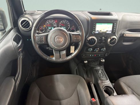 Used 2017 Jeep Wrangler Unlimited Rubicon w/ Connectivity Group AWD/4WD image 10