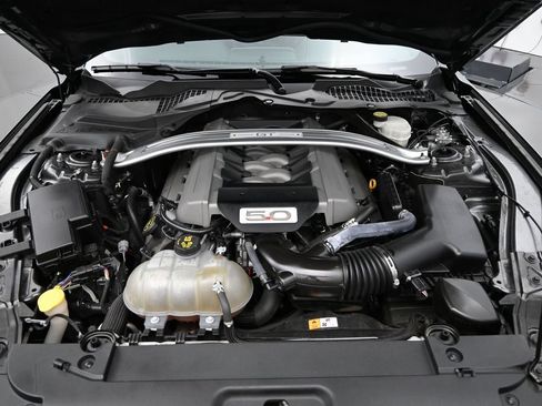 Used 2017 Ford Mustang GT Premium w/ GT Performance Package RWD image 8
