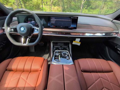 Used 2026 BMW i7 xDrive60 w/ Executive Package AWD/4WD image 16
