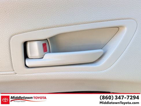 Used 2024 Toyota Sienna LE image 11