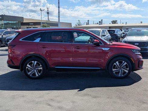 Used 2023 Kia Sorento SX Prestige w/ Panoramic Sunroof Package image 4