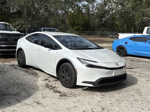 Used 2024 Toyota Prius Limited image 2