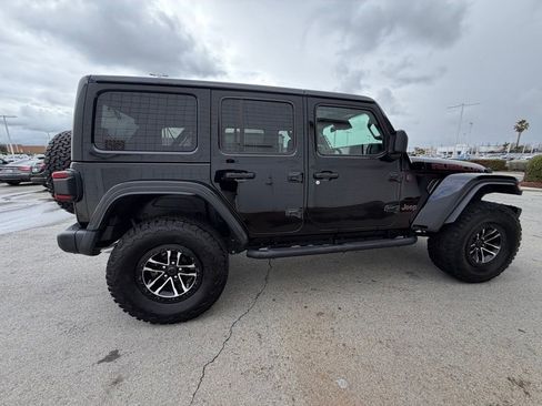 Used 2025 Jeep Wrangler Unlimited Rubicon AWD/4WD image 7