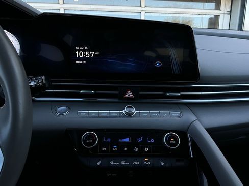 Used 2025 Hyundai Elantra SEL image 26