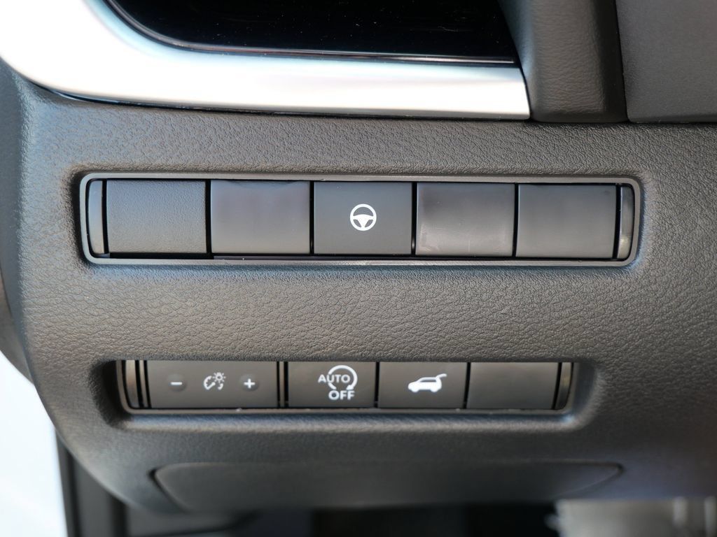 Used 2026 Nissan Rogue SL AWD/4WD image 29