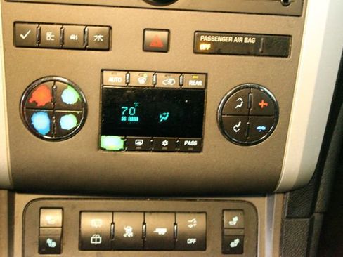 Used 2010 Chevrolet Traverse LT w/ Personal Connectivity Package image 21