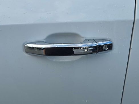 Used 2025 GMC Sierra 1500 SLT image 11