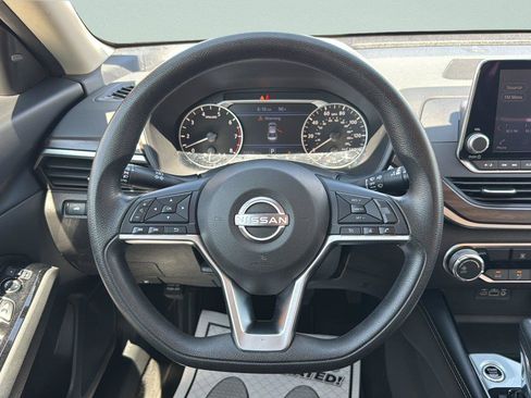 Used 2023 Nissan Altima 2.5 SV FWD image 12