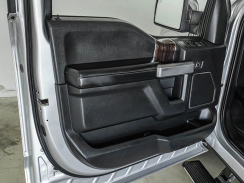 Used 2015 Ford F150 Platinum w/ Equipment Group 701A Luxury AWD/4WD image 37