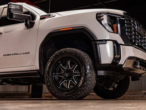 Used 2024 GMC Sierra 2500 Denali w/ Denali Reserve Package AWD/4WD image 11