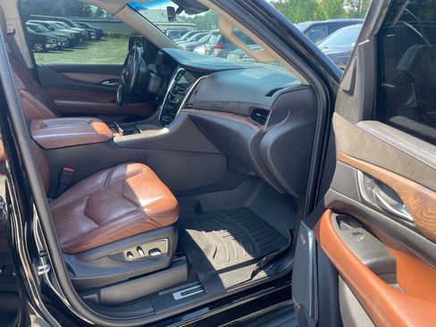 Used 2018 Cadillac Escalade Luxury RWD image 38