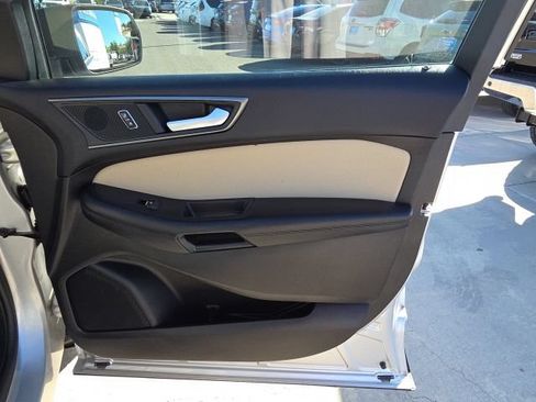 Used 2017 Ford Edge SE FWD image 26