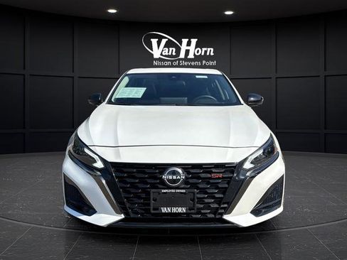 Used 2024 Nissan Altima 2.0 SR image 12