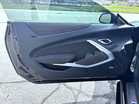 Used 2022 Chevrolet Camaro ZL1 RWD image 9