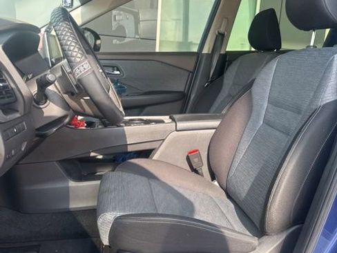 Used 2023 Nissan Rogue SV image 12