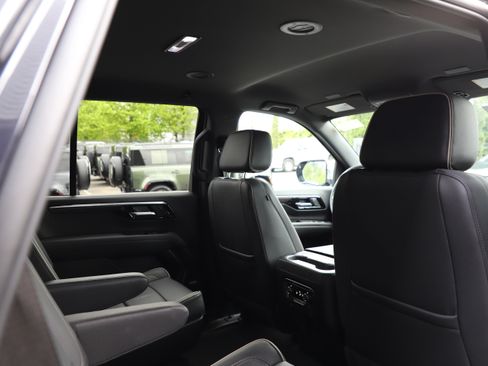 Used 2025 Chevrolet Tahoe Premier AWD/4WD image 10