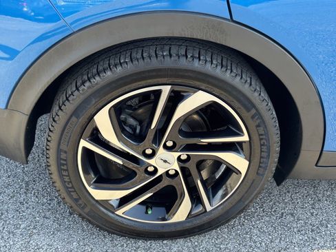 Used 2022 Chevrolet Bolt LT w/ Infotainment Package image 14