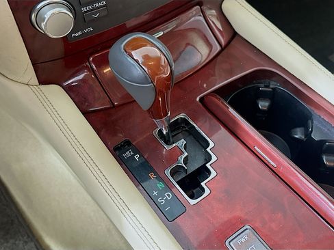 Used 2010 Lexus LS 460 RWD image 24