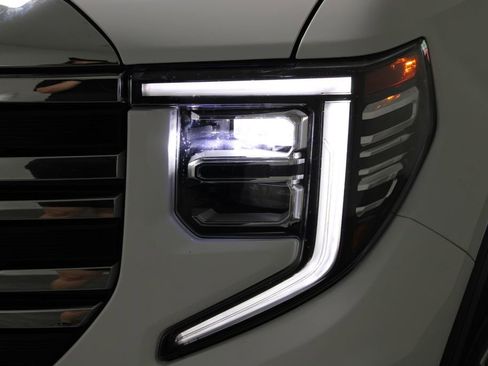 Used 2025 GMC Sierra 1500 SLT AWD/4WD image 54