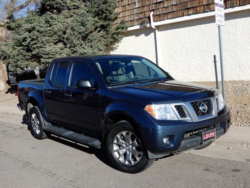 Used 2021 Nissan Frontier SV image 3