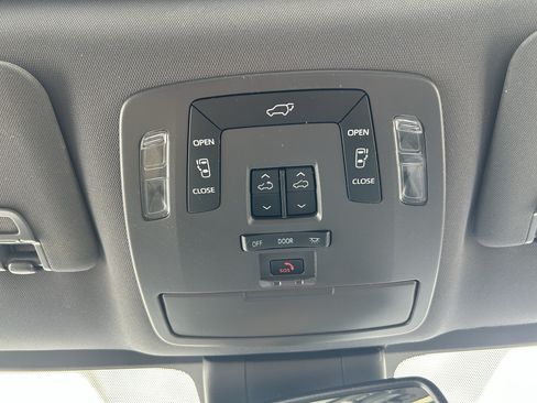 Used 2022 Toyota Sienna XSE w/ XSE Plus Package AWD/4WD image 38